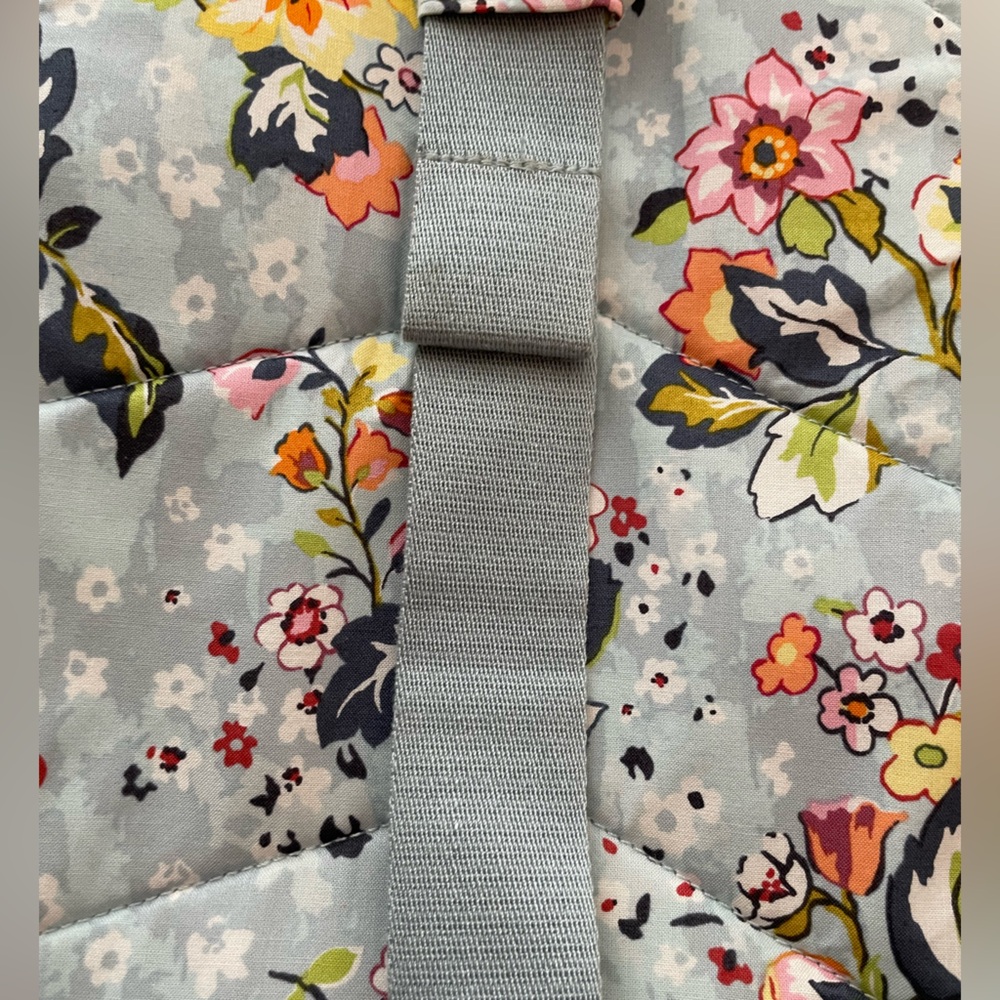 Vera Bradley Large Sling in Floating Gardens - Excellent Gently Used Condition! - Picture 10 of 11